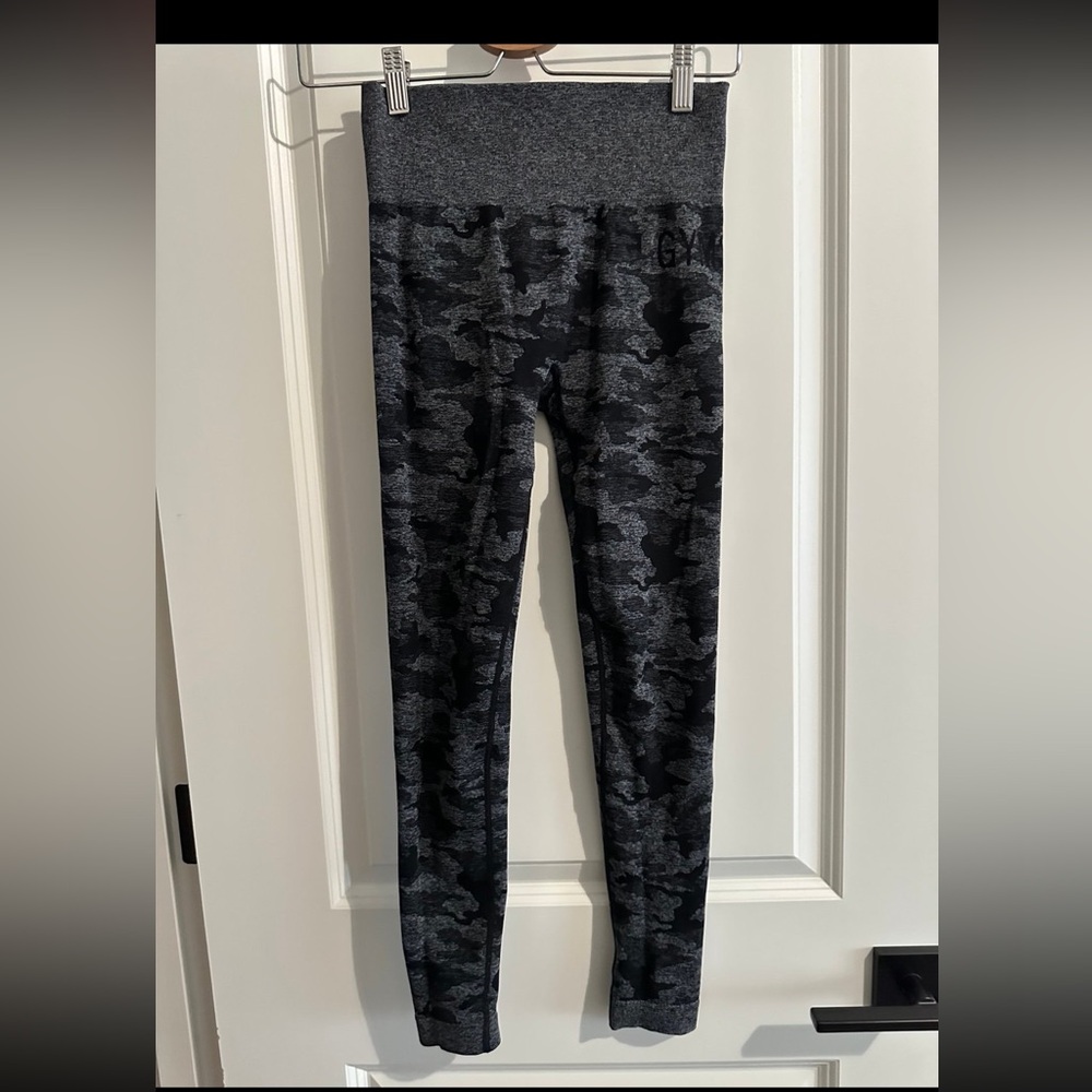 Gymshark Women's Camo Leggings - Black and Gray